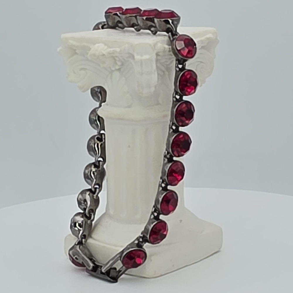 New! GIVENCHY Signed Tennis Bracelet Red SWAROVSKI Crystals Gunmetal Gray 7" - Picture 4 of 13